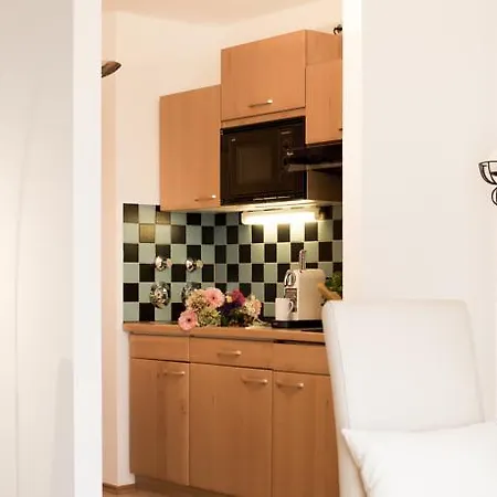 Parkside House 4*