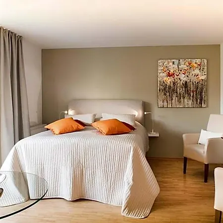 Parkside House 4*