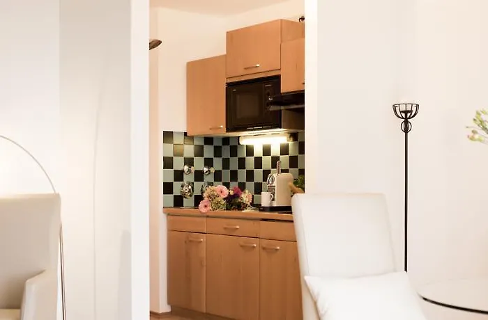 Parkside House 4*