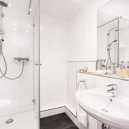 Parkside House Aparthotel 4*